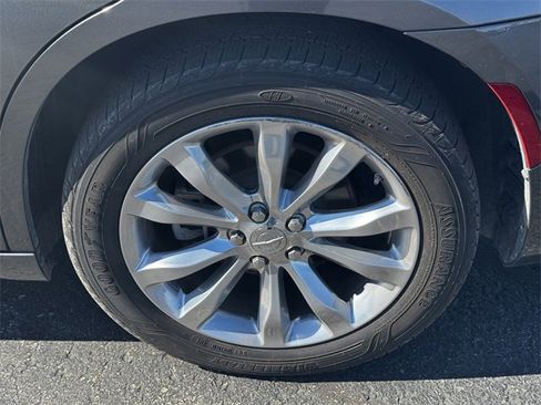 Certified 2022 Chrysler 300 Touring image 11