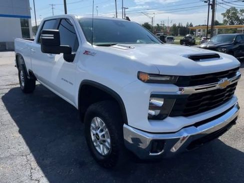 Used 2024 Chevrolet Silverado 2500 LT w/ Convenience Package AWD/4WD image 4