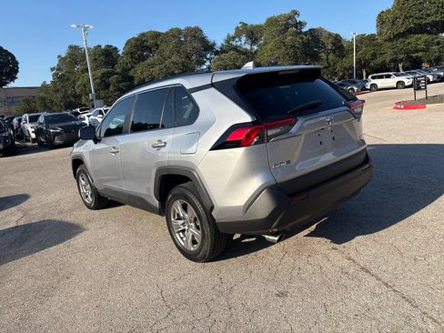 Used 2022 Toyota RAV4 XLE w/ Convenience Package FWD image 3
