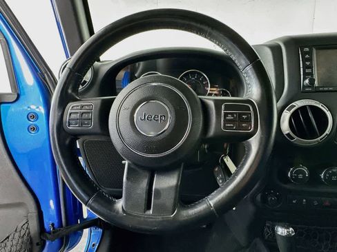 Used 2015 Jeep Wrangler Unlimited Sahara w/ Dual Top Group AWD/4WD image 15
