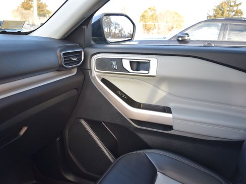 Certified 2023 Ford Explorer XLT w/ Equipment Group 202A image 17