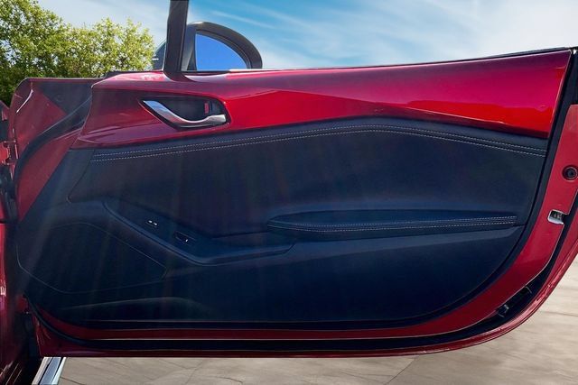 Used 2025 MAZDA MX-5 Miata RF Club w/ Weather Package RWD image 24
