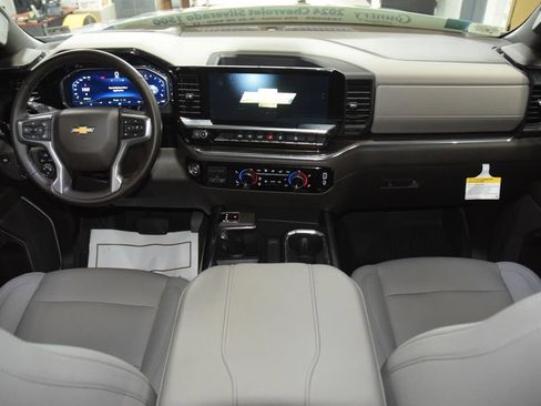 Used 2024 Chevrolet Silverado 1500 LT w/ Z71 Off-Road Package AWD/4WD image 31