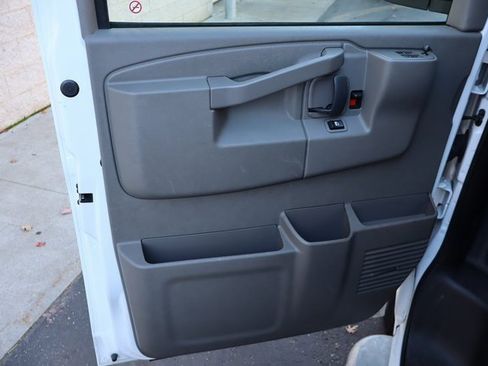 Used 2024 Chevrolet Express 2500 w/ Driver Convenience Package image 17