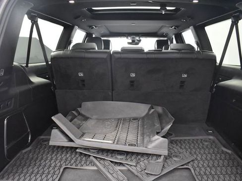 Used 2023 Jeep Wagoneer L 4WD w/ Premium Group I image 7