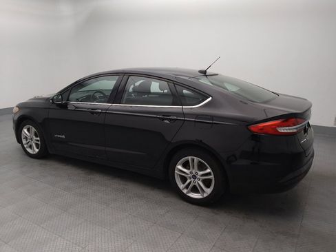 Used 2018 Ford Fusion SE FWD image 3