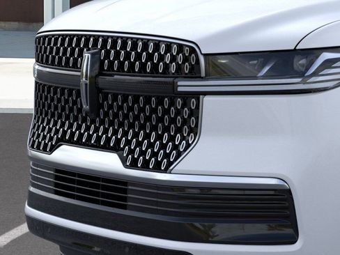 New 2026 Lincoln Navigator Reserve AWD/4WD image 17