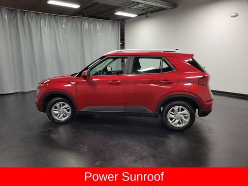 Used 2020 Hyundai Venue SEL w/ Convenience Package FWD image 6