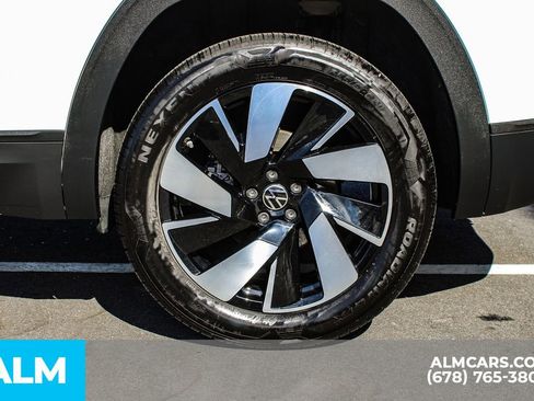 Used 2024 Volkswagen Atlas Cross Sport SE image 13