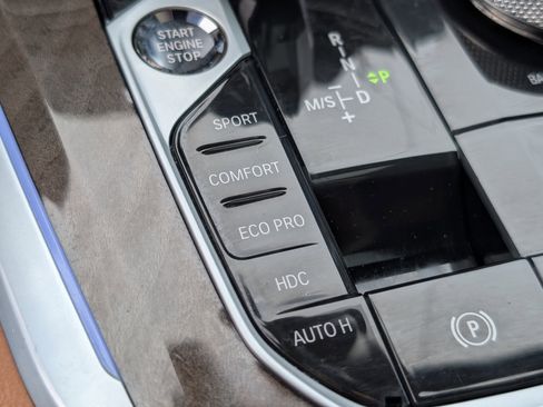 Used 2022 BMW X5 xDrive40i w/ M Sport Package image 31