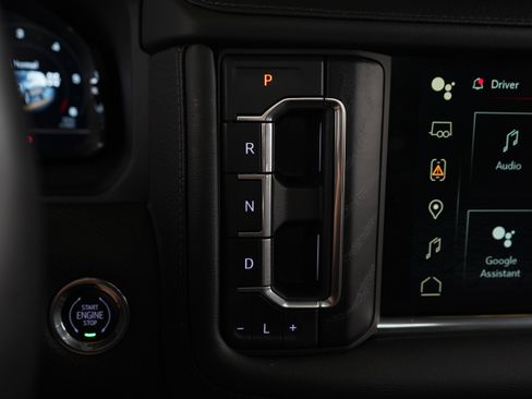 Used 2023 GMC Yukon Denali w/ Advanced Technology Package AWD/4WD image 25
