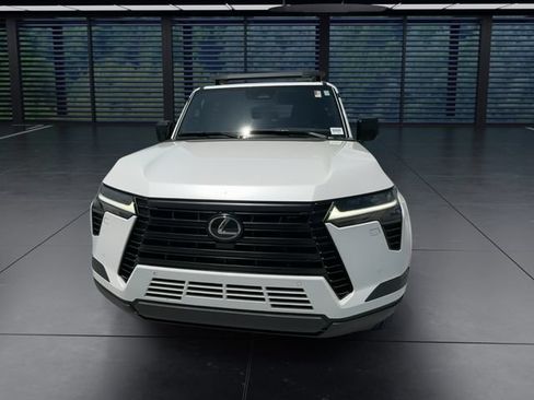 Used 2024 Lexus GX 550 w/ Accessory Package (31) AWD/4WD image 3
