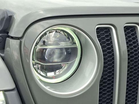 Used 2022 Jeep Wrangler Unlimited Sahara w/ LED Lighting Group AWD/4WD image 27