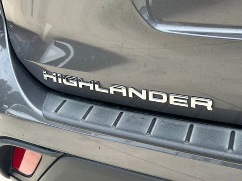 Used 2023 Toyota Highlander LE FWD image 12