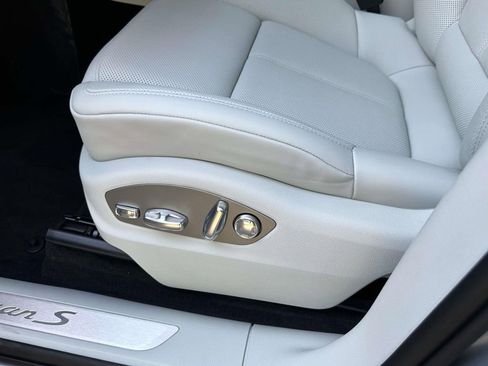 Certified 2025 Porsche Macan S image 6