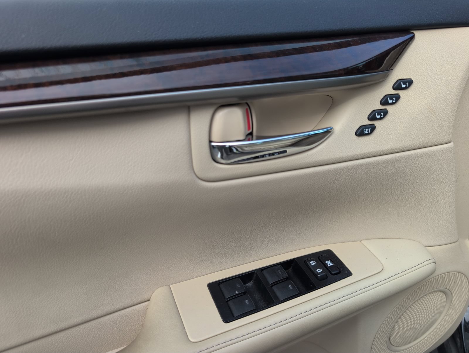 Used 2014 Lexus ES 350 w/ Premium Package FWD image 8