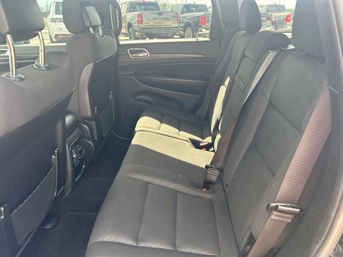 Used 2020 Jeep Grand Cherokee Laredo AWD/4WD image 11