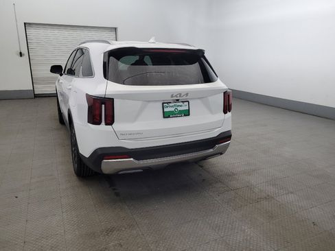 Used 2024 Kia Sorento S image 6