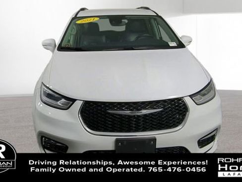 Used 2021 Chrysler Pacifica Touring-L image 3