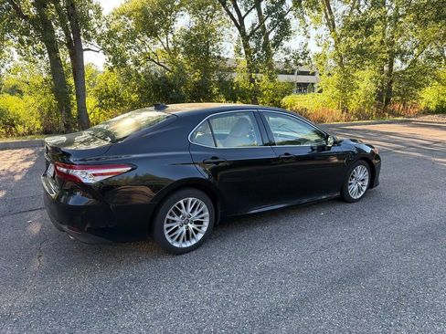 Used 2019 Toyota Camry XLE FWD image 13