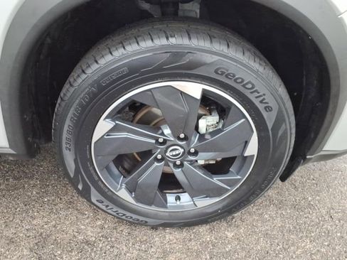 Used 2024 Nissan Rogue SV image 25