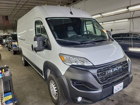 Used 2025 RAM ProMaster 2500 w/ Convenience Group FWD image 4