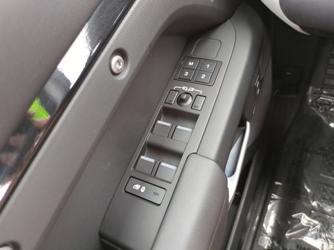 Used 2025 Land Rover Defender 110 S AWD/4WD image 20