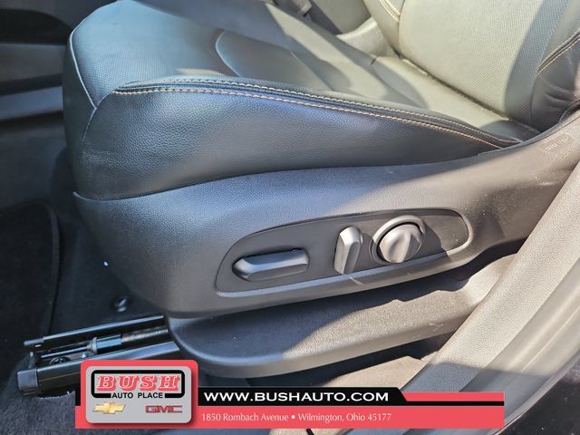 Used 2020 GMC Terrain SLT w/ Preferred Package AWD/4WD image 16