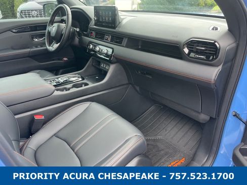Used 2025 Honda Pilot TrailSport image 29