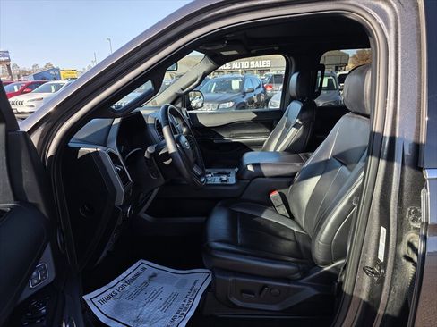 Used 2020 Ford Expedition XLT w/ Equipment Group 202A AWD/4WD image 12