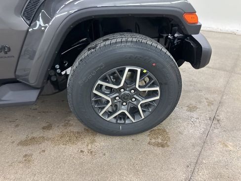New 2026 Jeep Wrangler Unlimited Sahara AWD/4WD image 13