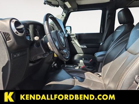Used 2017 Jeep Wrangler Unlimited Rubicon w/ Connectivity Group AWD/4WD image 10