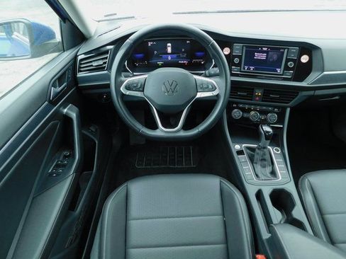 Used 2024 Volkswagen Jetta SE FWD image 7