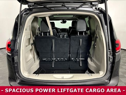 Used 2023 Chrysler Pacifica Limited FWD image 37