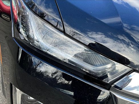 Used 2023 Chevrolet Traverse LS w/ Safety Package image 23