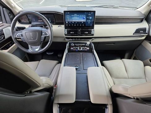 Used 2024 Lincoln Navigator Reserve image 8