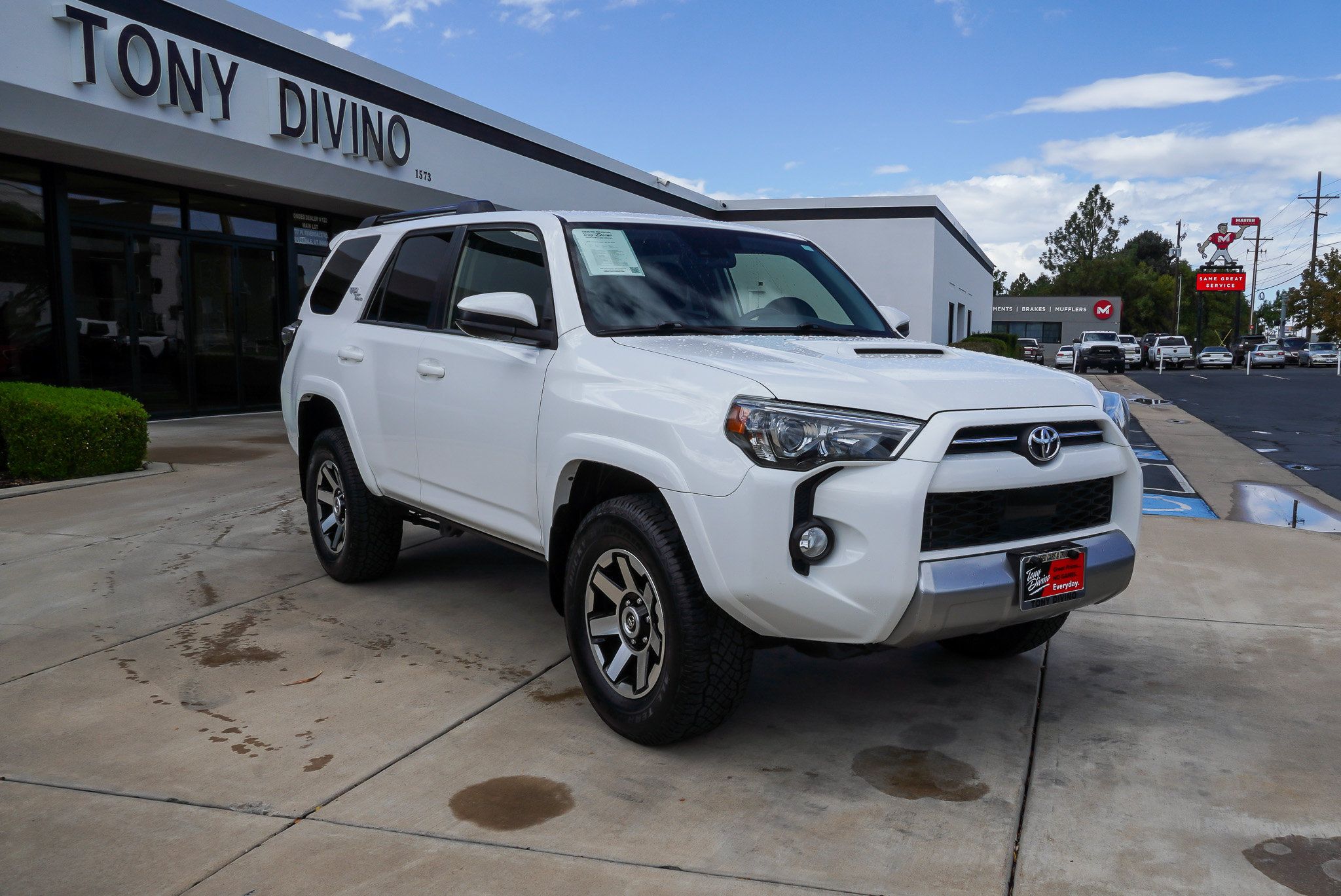 Used 2020 Toyota 4Runner TRD Off-Road AWD/4WD image 2