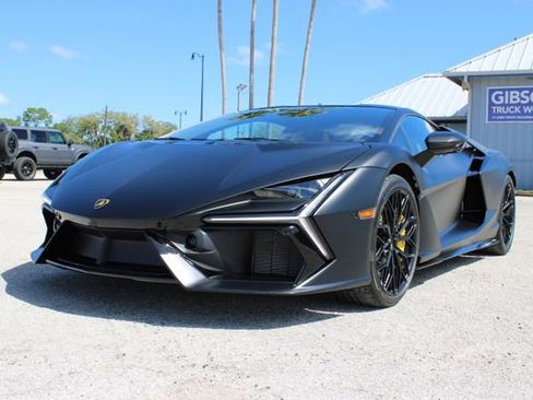 Used 2024 Lamborghini Revuelto image 2