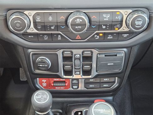 New 2025 Jeep Gladiator Rubicon image 20