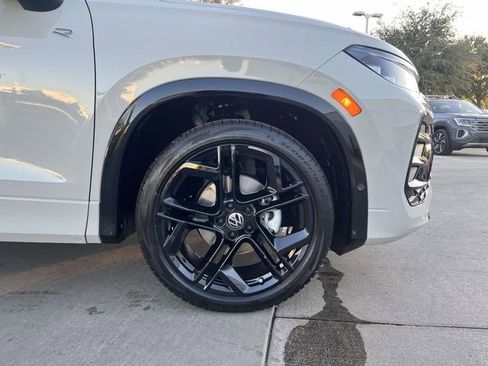 New 2026 Volkswagen Tiguan SE R-Line image 8