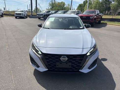 Used 2023 Nissan Altima 2.5 SR image 8