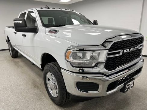 Used 2024 RAM 2500 Tradesman w/ Chrome Appearance Group AWD/4WD image 2
