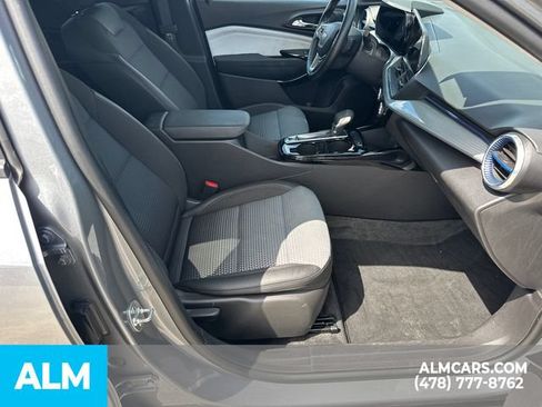 Used 2025 Chevrolet Trax LT w/ LT Convenience Package FWD image 15