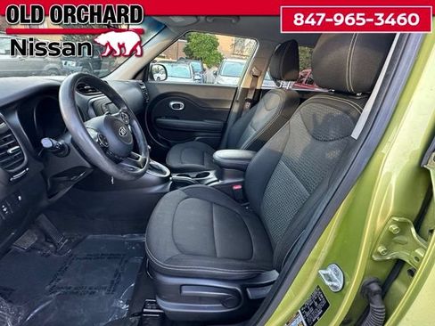 Used 2016 Kia Soul + FWD image 9