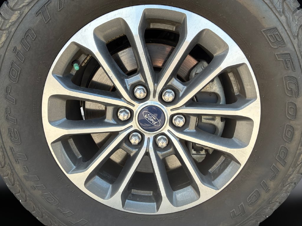 Used 2018 Ford F150 XLT w/ Equipment Group 302A Luxury AWD/4WD image 9