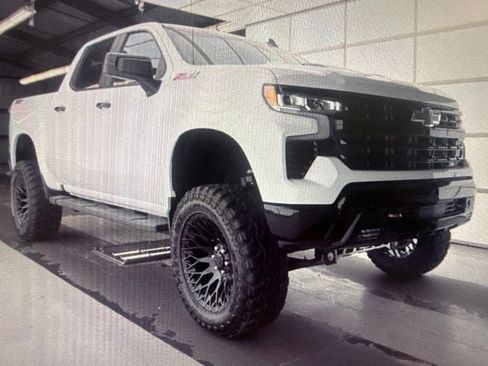 Used 2025 Chevrolet Silverado 1500 LT Trail Boss w/ Convenience Package II AWD/4WD image 12