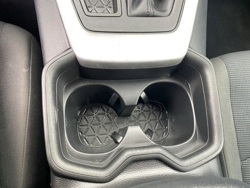 Used 2019 Toyota RAV4 LE image 40