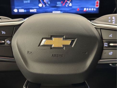 Used 2025 Chevrolet Traverse LT AWD/4WD image 16