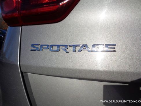Used 2022 Kia Sportage LX AWD/4WD image 5
