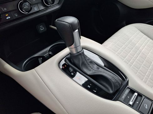 Used 2023 Honda HR-V LX image 14